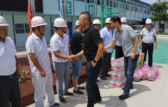 捎一句真诚问候 送一丝清冷关切