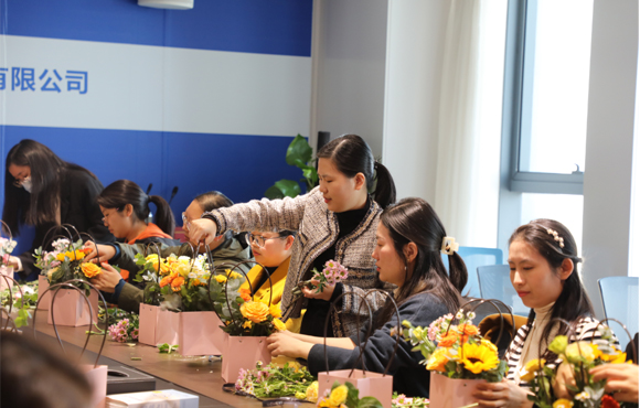 花开三月·俪人如春——富联官网进行三八俪人节系列活动