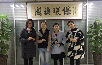 春临江淮三月天，姹紫嫣红映朱颜